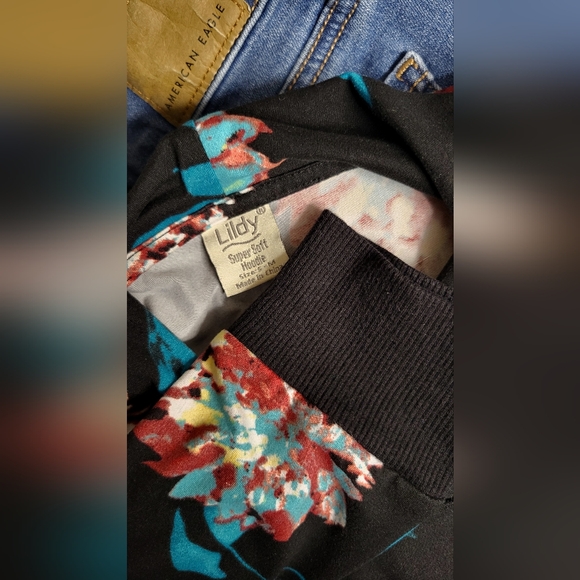Lildy Super Soft Hoodie Sweatshirt Black Floral Size Small/Medium Turquoise Red - Picture 8 of 9